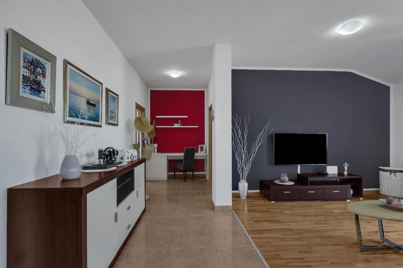 Stunning City View Apartment Макарска Экстерьер фото