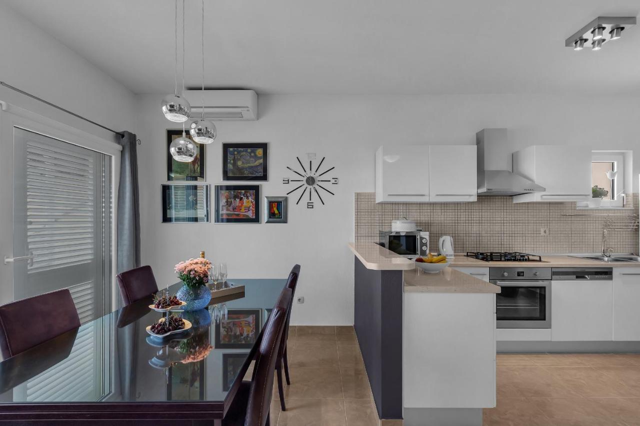 Stunning City View Apartment Макарска Экстерьер фото